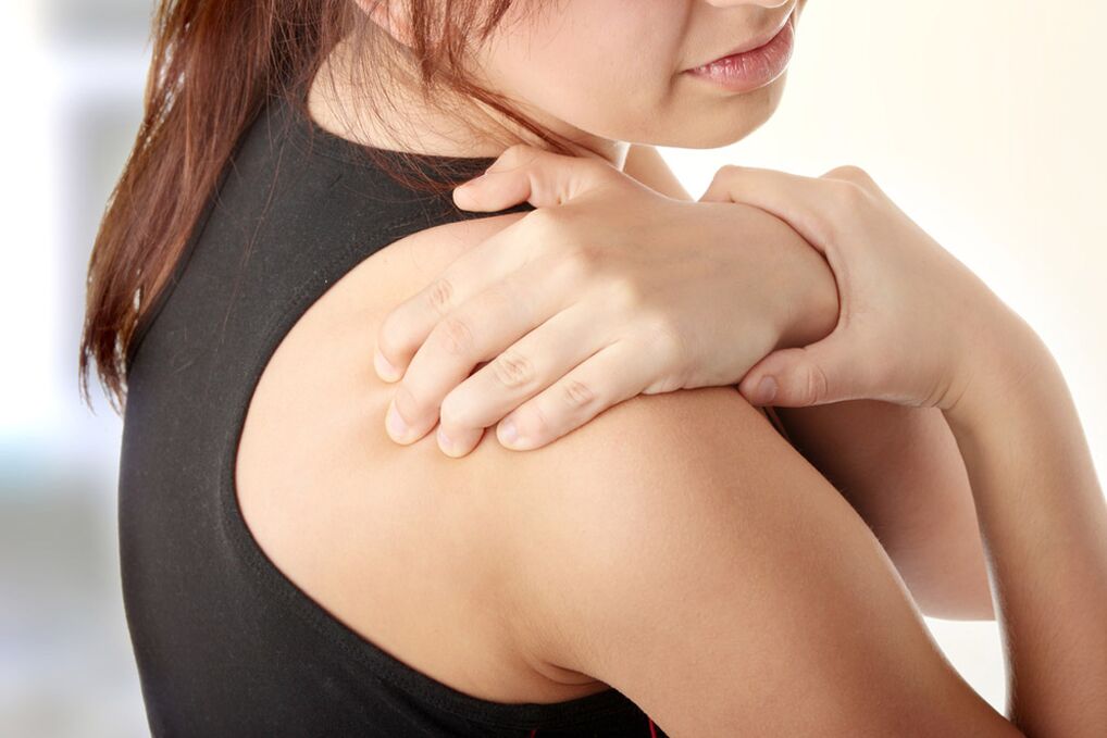 Cervical osteochondrosis may be accompanied by shoulder pain